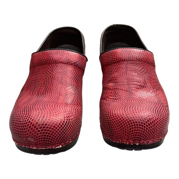 Dansko Pro XP 2.0 Clog Red Texture Size 41 Slip Resistant Nursing Professional - Picture 3 of 14
